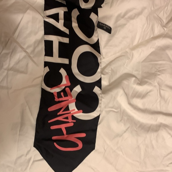 Stunning Authentic limited edition rare and collectible Chanel scarf.Must have! - Picture 9 of 14